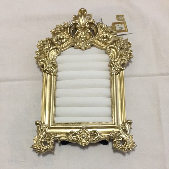 Accessories - Ornate Decorative Jewelry Frame